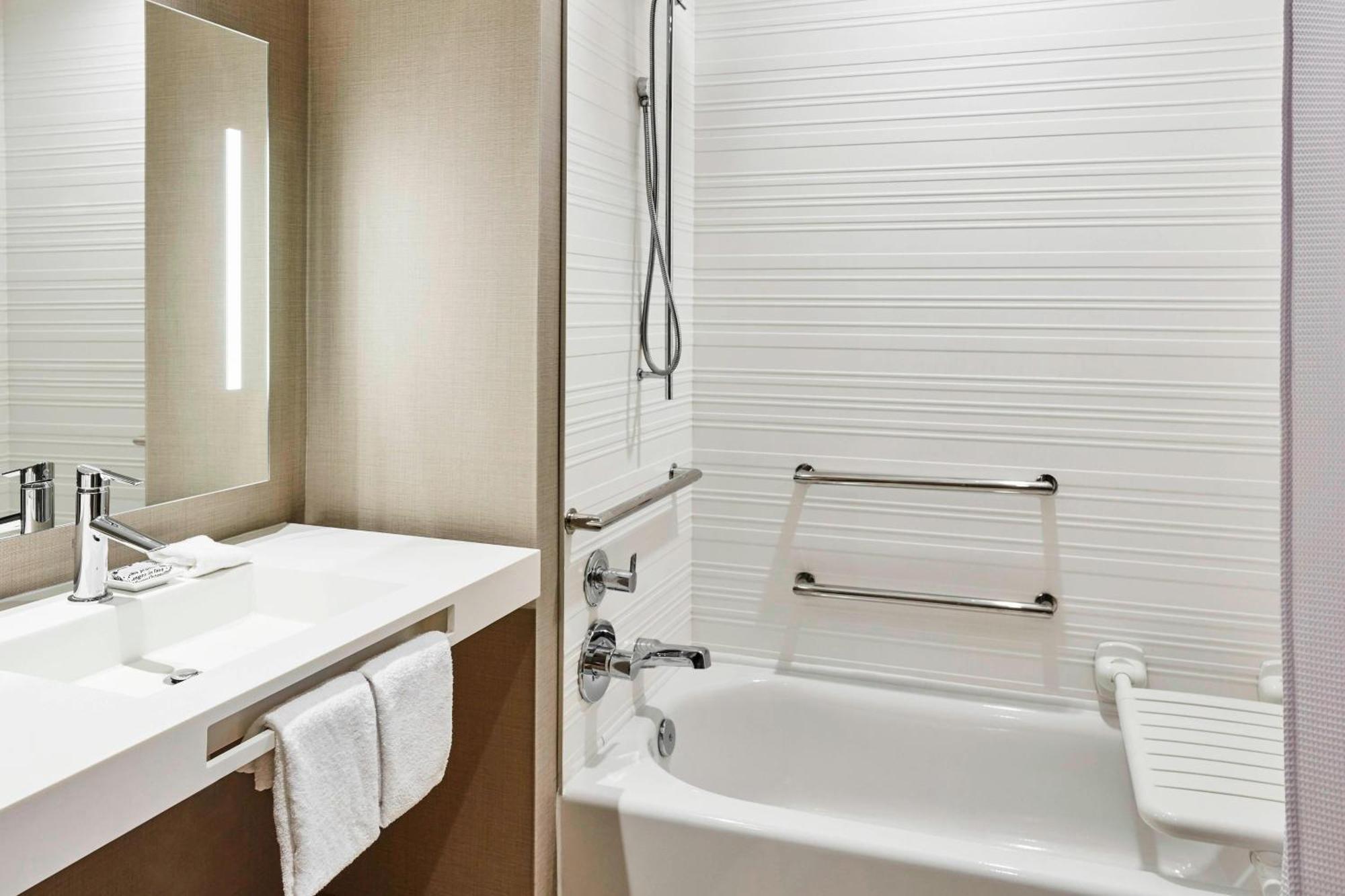 Ac Hotel By Marriott Cincinnati At The Banks Zewnętrze zdjęcie